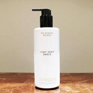 🆕Victoria’s Secret Very Sexy Oasis Fragrance Lotion